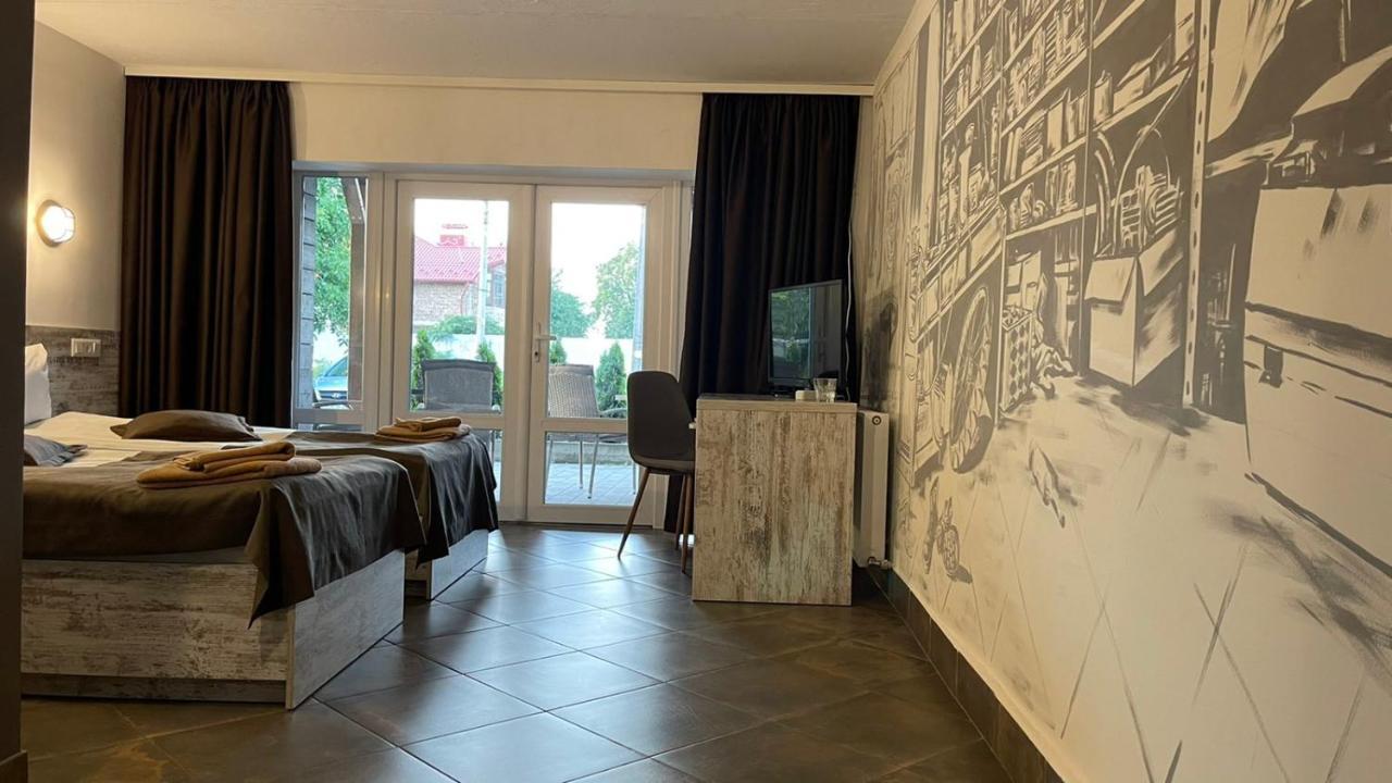Clubhouse Ξενοδοχείο Ιβανό-Φρανκίβσκ Εξωτερικό φωτογραφία