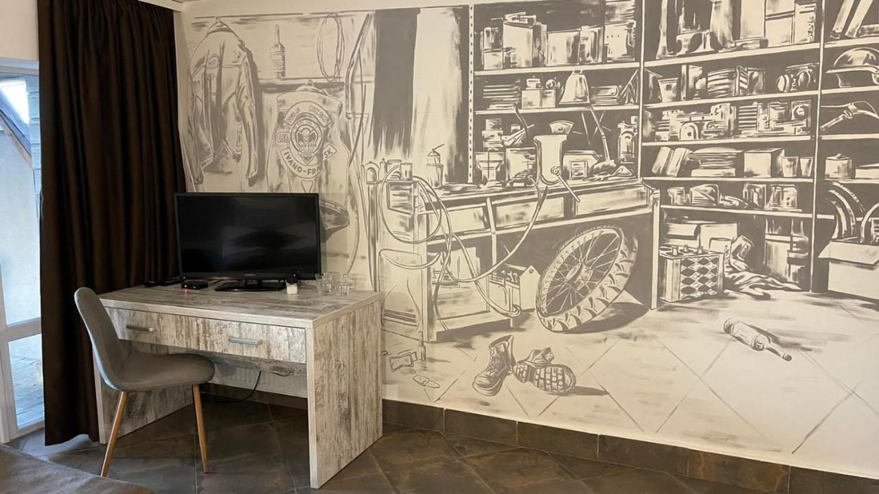 Clubhouse Ξενοδοχείο Ιβανό-Φρανκίβσκ Εξωτερικό φωτογραφία