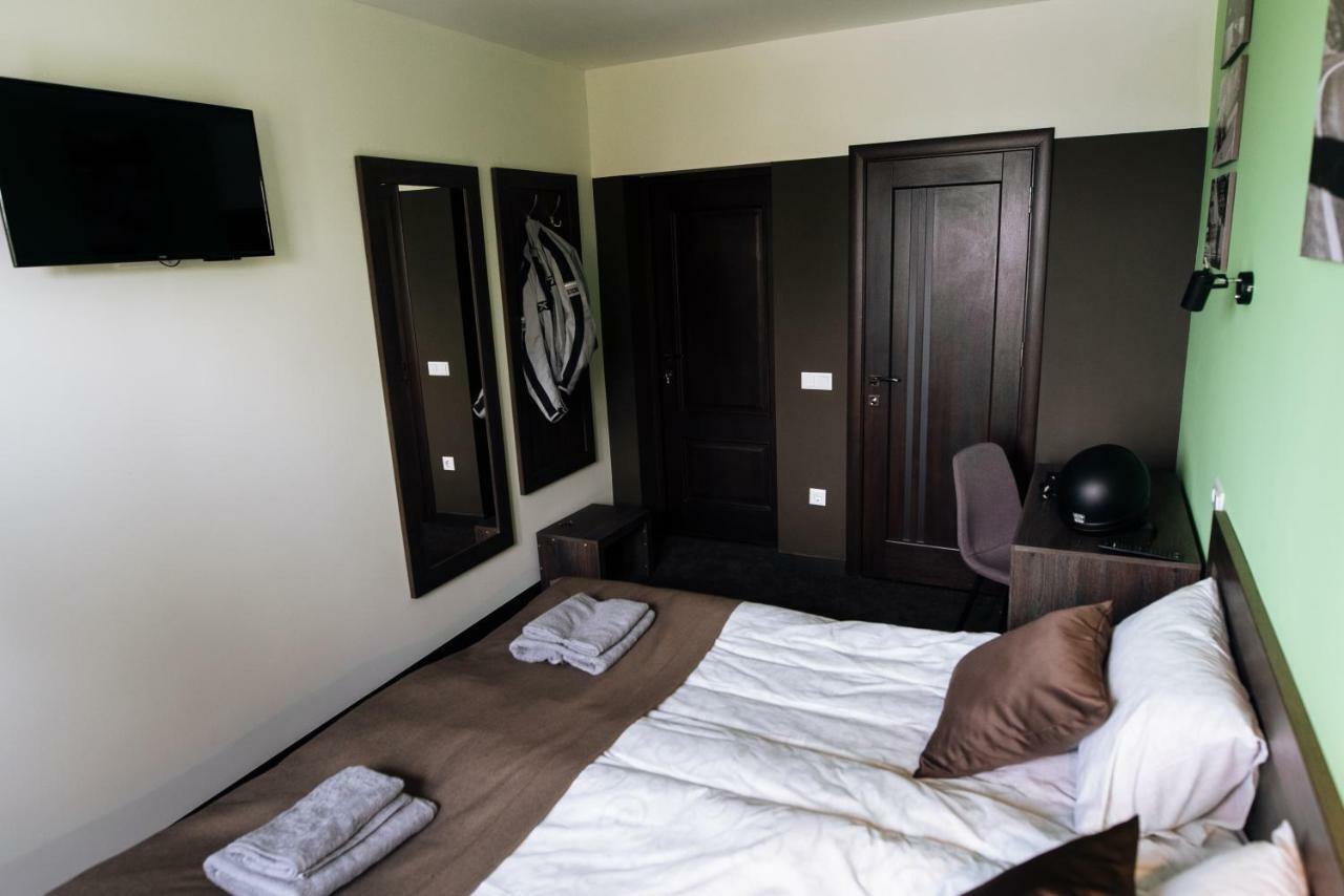 Clubhouse Ξενοδοχείο Ιβανό-Φρανκίβσκ Εξωτερικό φωτογραφία
