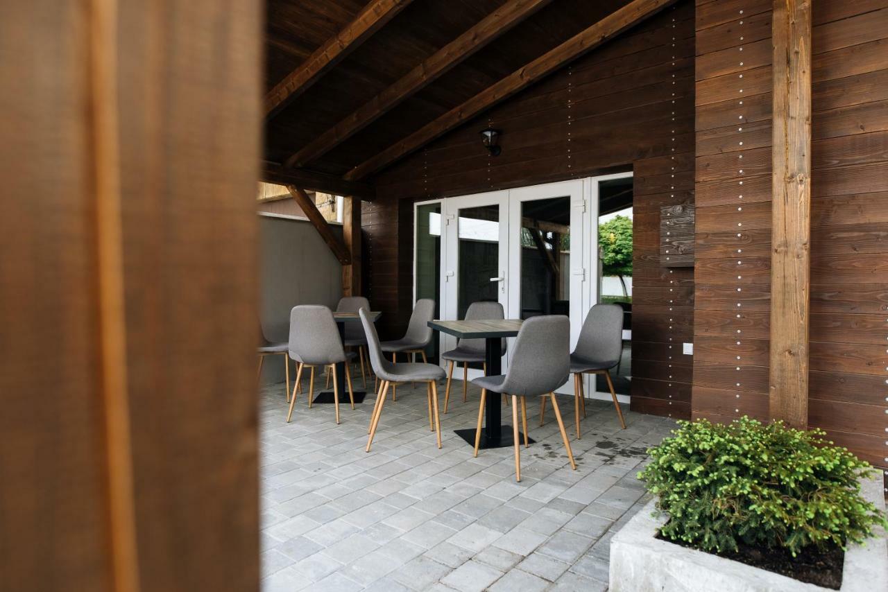 Clubhouse Ξενοδοχείο Ιβανό-Φρανκίβσκ Εξωτερικό φωτογραφία
