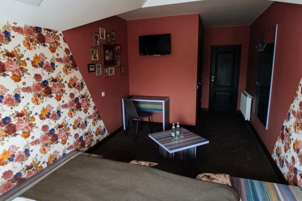 Clubhouse Ξενοδοχείο Ιβανό-Φρανκίβσκ Εξωτερικό φωτογραφία