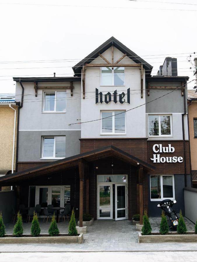 Clubhouse Ξενοδοχείο Ιβανό-Φρανκίβσκ Εξωτερικό φωτογραφία