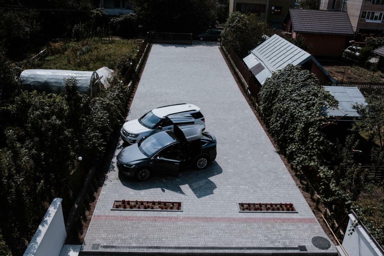 Clubhouse Ξενοδοχείο Ιβανό-Φρανκίβσκ Εξωτερικό φωτογραφία